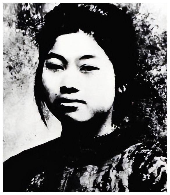 25岁的红军女烈士,被捕时将文件吞进肚子,敌人对她开膛破肚