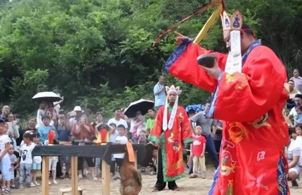 湘西最后的赶尸匠:秋冬季较繁忙,夜里12点出发,一晚行30多公里_田铁武