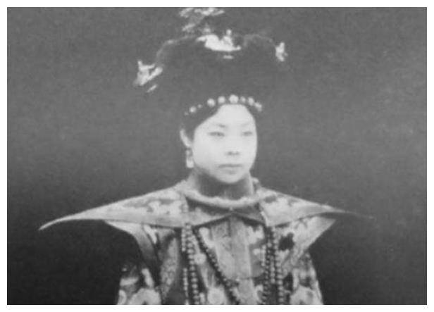 末代皇妃文绣:入宫9年仍是完璧之身,登报休夫后下嫁车夫_手机搜狐网