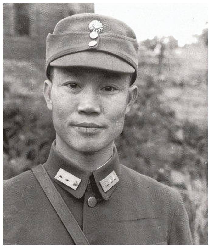 和何应钦斗法多年,靠蒋介石宠信当上二把手_将领_国民党_国防部长