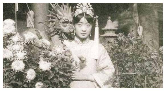 而他的贴身侍卫有两个,分别是祁继忠和李体育