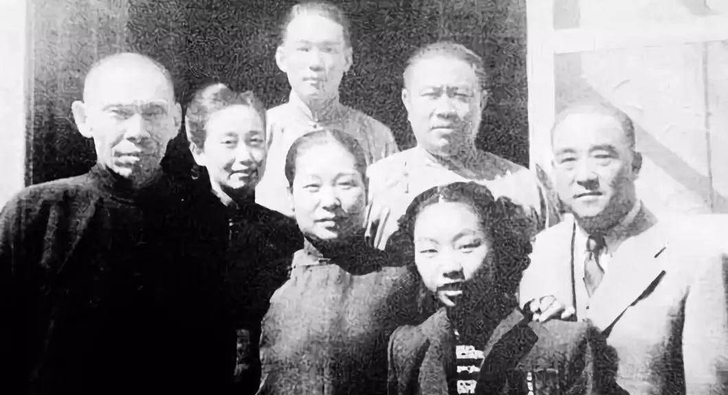 一代霸主杜月笙,追女人却极为心细,仅用小事就拿下四姨太一家