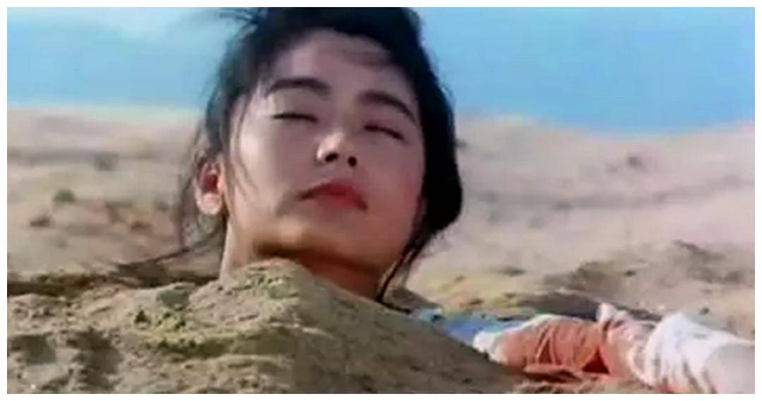 太可怕了!中国女演员拍流沙戏遭遇真流沙,一分钟就只露头在外面