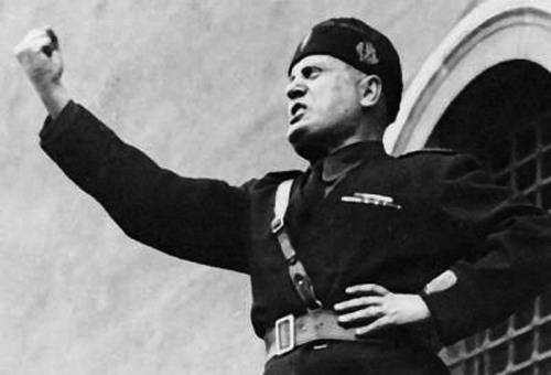 蒋介石就非常羡慕墨索里尼所取得的权力和万众拥护的领袖魄力,积极与