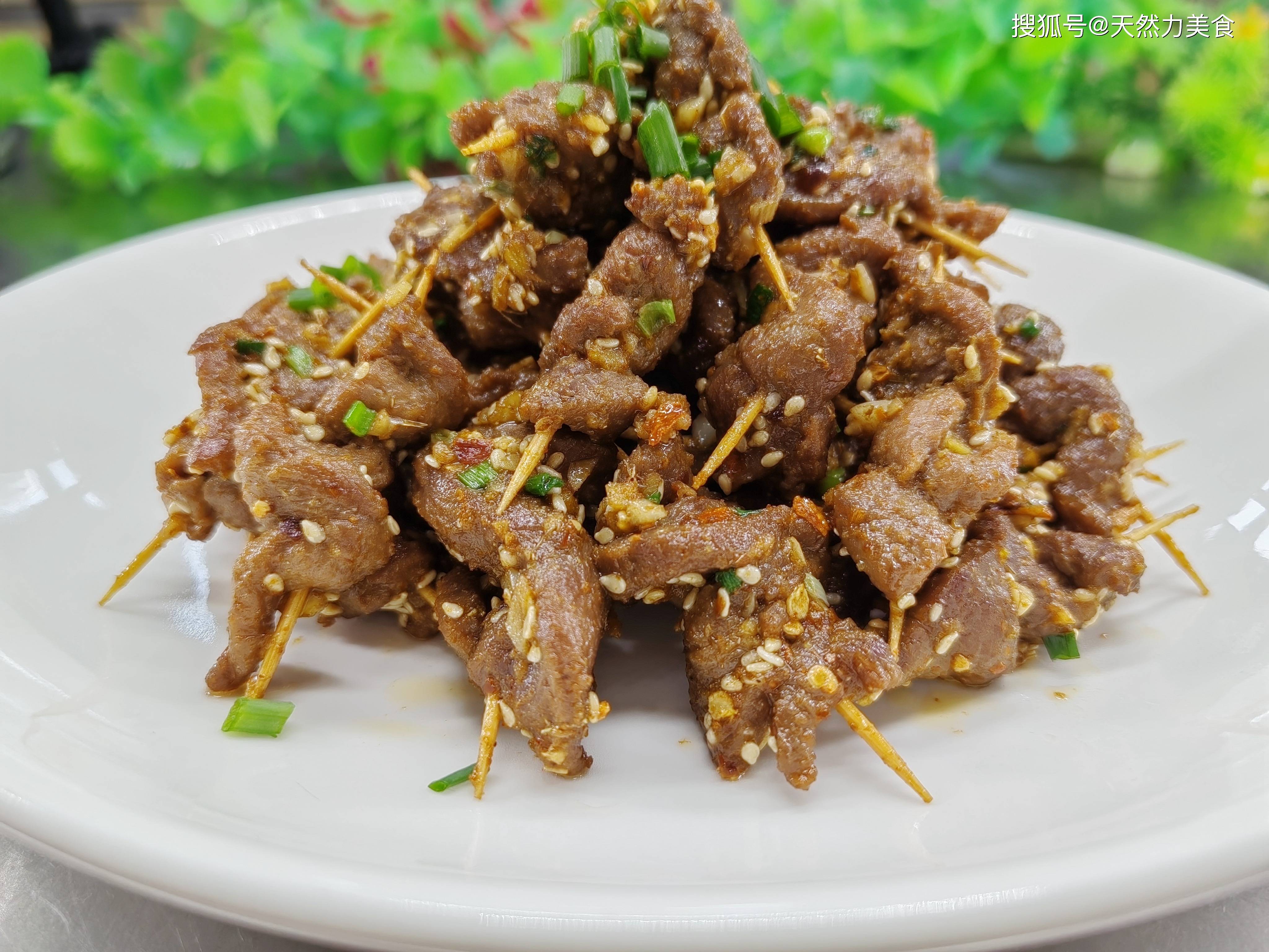 比烧烤更香,比小炒好吃的牙签牛肉,原来做法这么简单,太好吃了