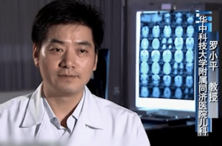 回顾袖珍人吴康:他的外表看似小孩,实则36岁,如今靠拼图发家致富