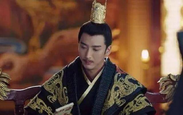 母亲嫌儿子太丑扔地上,尼姑路过大笑:我来养,结果成就千古一帝