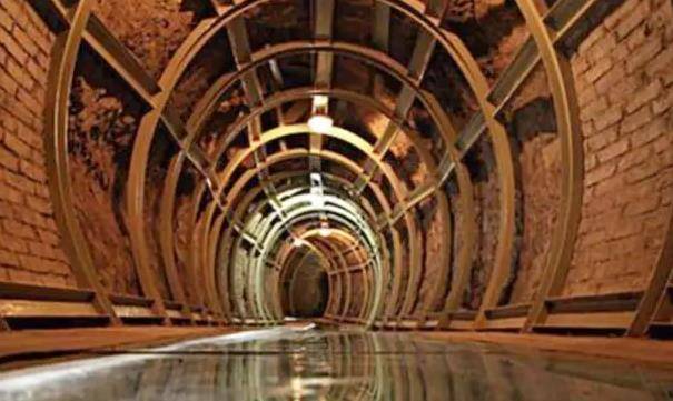 还有一个称得上是世界奇迹的工程,那就是中国"地下长城", 在700年间都