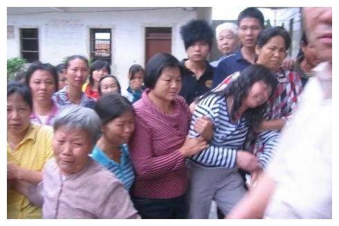 四川广汉,17岁女孩坠楼身亡,孩子你可知生命远比分数重要呀