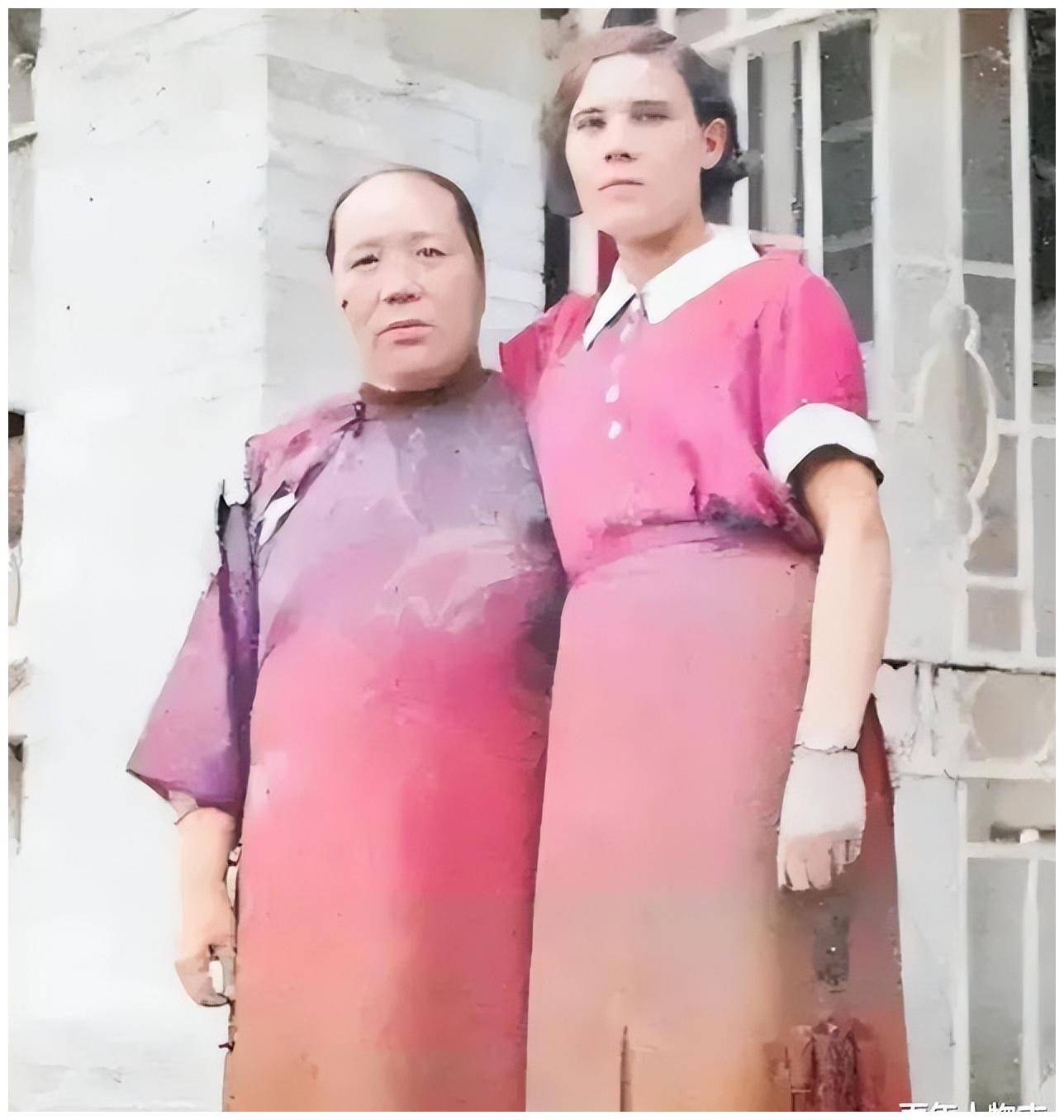 一张罕见照片:老蒋新欢旧爱同框,气场最强的是稳坐中间的毛福梅