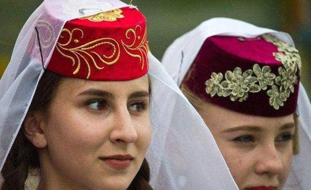 突厥人和鞑靼人是什么关系,他们的后裔存在于如今的哪个国家?