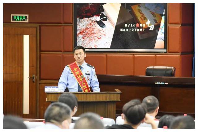 受伤辅警胡振祖,方亮都是才入职不久,两人都是家里独子,事发时也才20