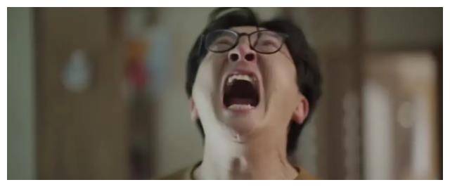 成年人崩溃往往在一瞬间，地铁卧轨事件，映射了多少北京人的辛酸-地铁 卧铺