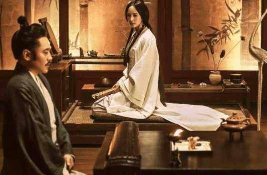 在电视剧中很多观众都看过曹爽三岁的儿子曹麟被绑着游街示众的时候