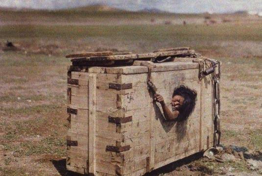 历史老照片:图6不守妇道的女人,图2妈妈上洗手间