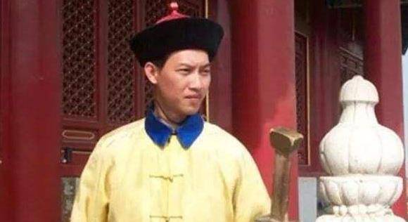 原创溥仪曾给贴身侍卫发轻机枪,武艺高强一脚踢死军犬,最后无奈解散