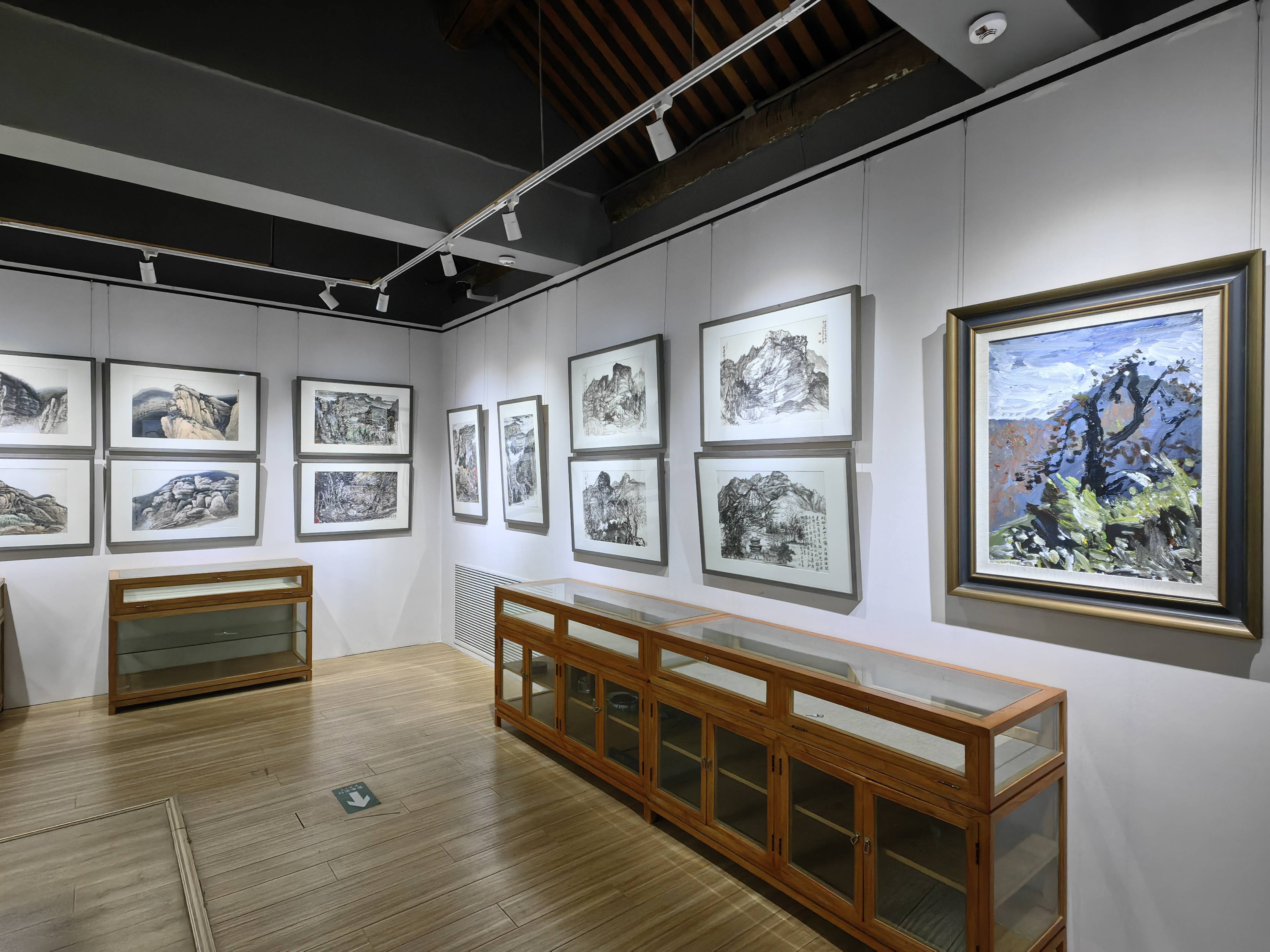 人民美术出版社左权写生作品展在琉璃厂西街人美画店开展