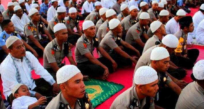 而后苏哈托跟着国防军战胜了荷兰,自己凭借在各方势力管控下学到的