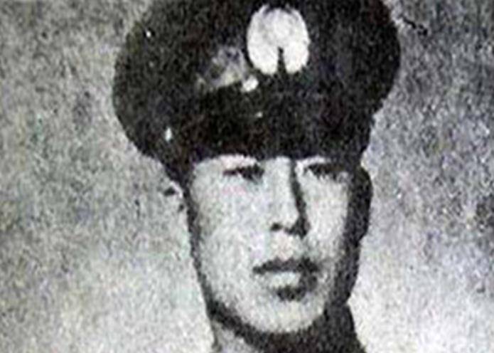 原创"民族英雄"高志航,30岁英勇牺牲,留下校花妻子,后来生活如何