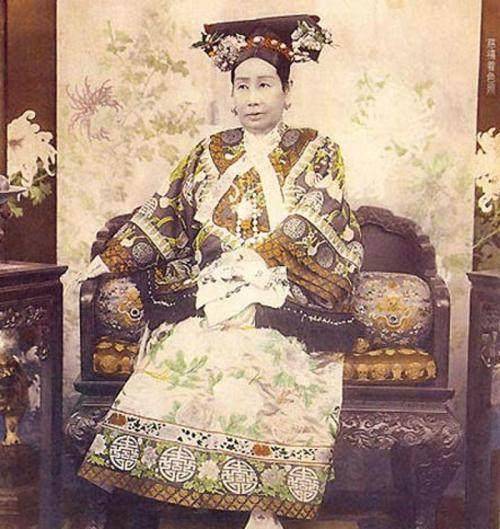 原创叶赫那拉氏与瓜尔佳氏的对比,权位与长相正好成反比,后代也一样