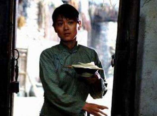 一个抗战小伙,40年后他前来报恩,才知那人是大人物_鬼子_年轻人_村庄