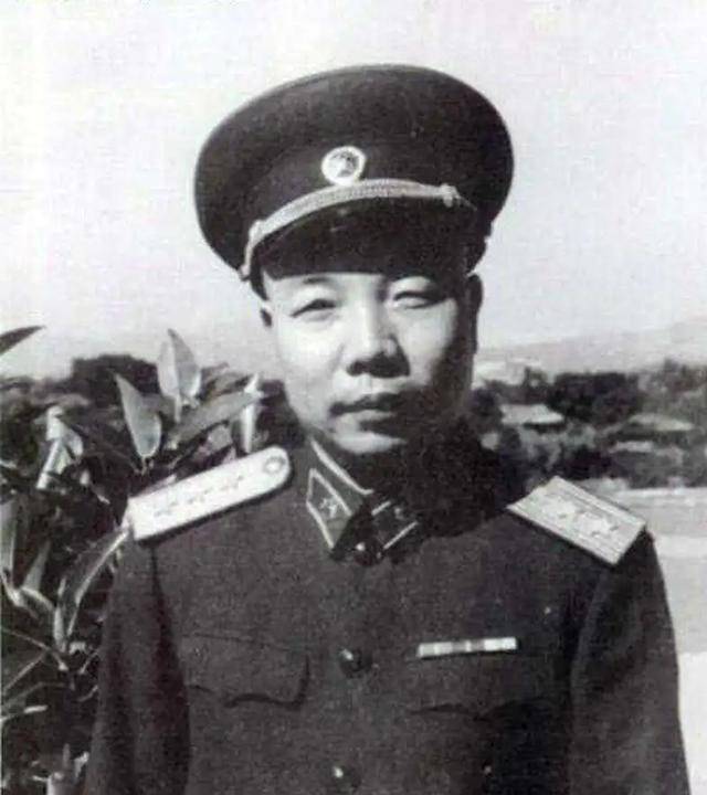 原创1979年一老农前往兰州军区找肖华,肖华闻讯:好好招待,不能怠慢