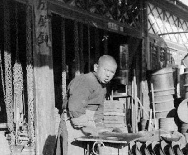 原创民国飞贼因喝花酒暴露,被警察给抓住,判了死刑