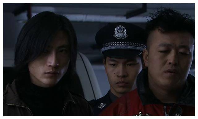 这边的警员也调查出了死者信息.