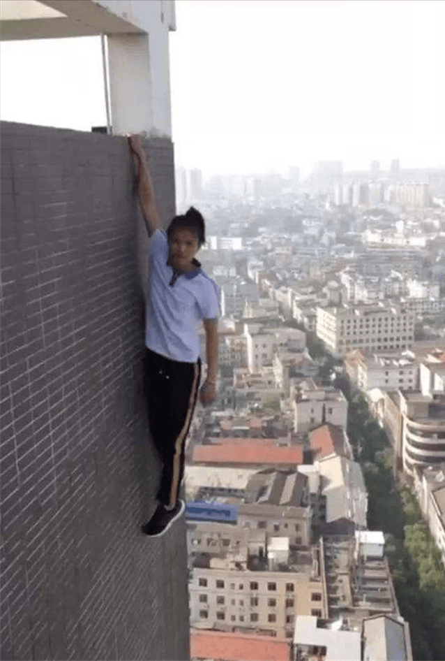 2020年,大四女生刘安在天门山翼装飞行时遇难,极限运动值得吗?