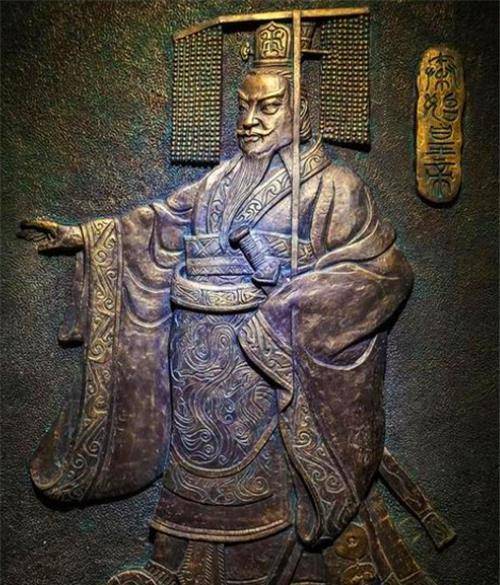 为秦王时才13岁,并无实权,而摆在面前的有两座"大山",一座是吕不韦