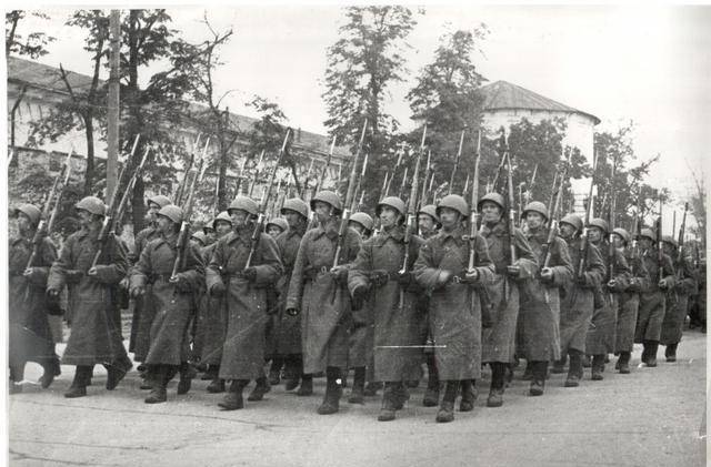 莫斯科保卫战时,苏联为了应对德国的攻击,从远东调来了多少兵力