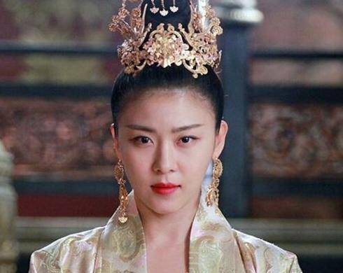 后来,随着伯颜忽都皇后的去世,奇氏被封为了奇皇后,他的儿子爱猷识理