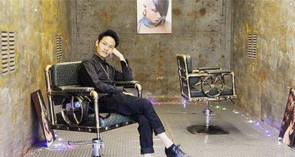 然而,就在罗福兴开工资的时候,他突然产生一个想法,为什么不整理一下