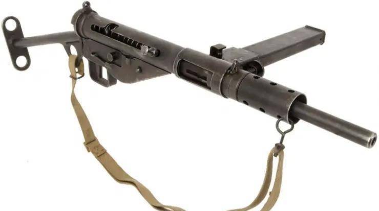 英国人决定要搞出一款具备价格低廉,结构简便,火力强大等特点的冲锋枪