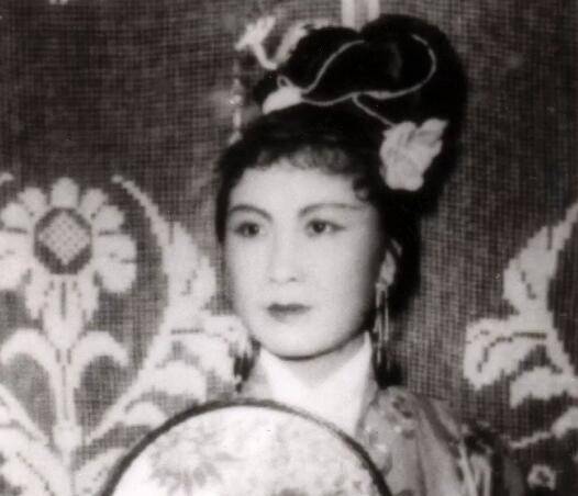他家里有300间房,却带恋人借房住,父亲:她是好女子,回来住