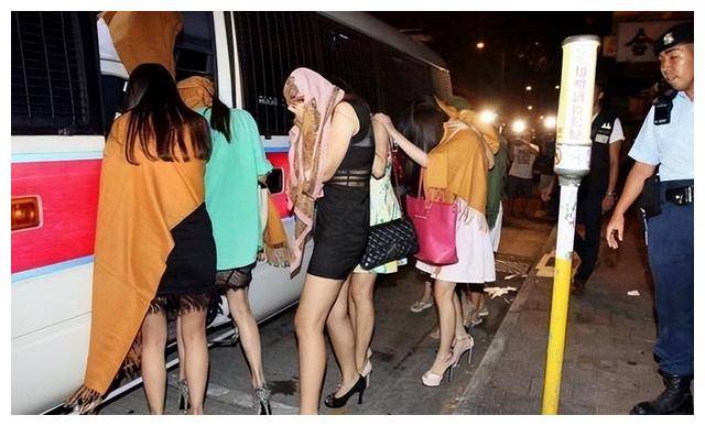 重庆女黑老大王紫绮,靠着漂亮脸蛋盘踞重庆15年,残害上千名女性