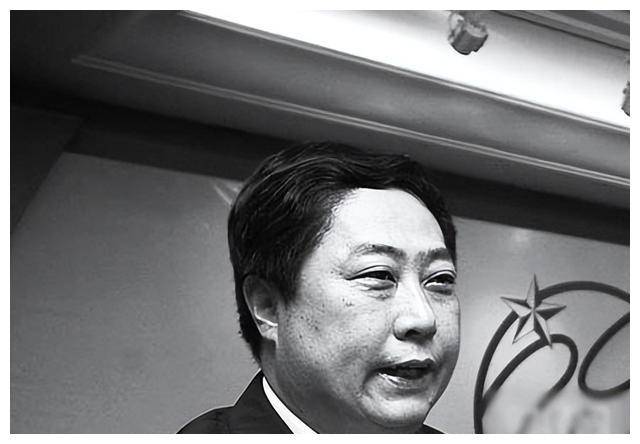 福建"好色大老虎"陈少勇,和情人公园约会,因风流债而落马