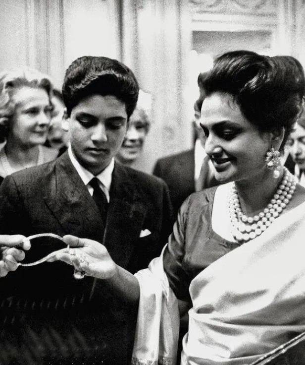 拆丈夫王冠做项链,印度版温莎公爵夫人的奢华_西塔德维_普拉塔普_种姓