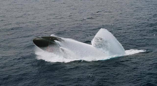 回顾一高中毕业的农民,自制鲨鱼潜艇时速达160公里,怎么做到的