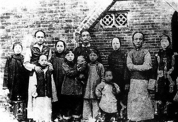 二)全家福梁启超的九个子女分别是长女梁思顺,长子梁思成,次子梁思永