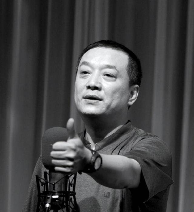 51岁离世,逝世原因令人心酸,姜昆,蔡明含泪送别_侯耀华_后事_相声