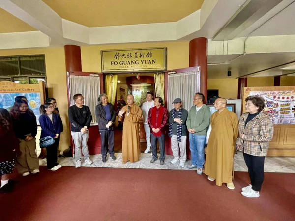 中国华岩寺藏剪纸艺术展在美国洛杉矶西来寺开展