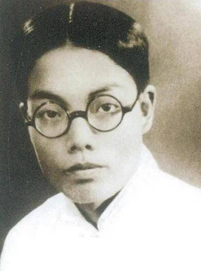 1983年,李大钊的儿子去祭拜父亲,欣喜发现了埋在地下的一块碑