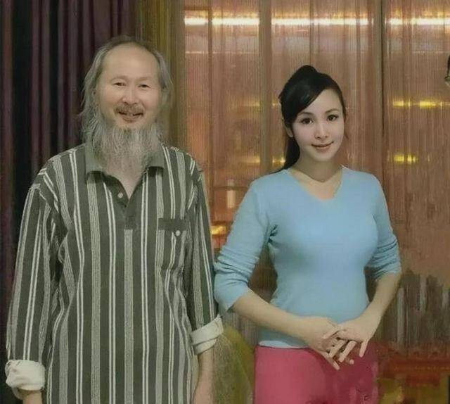 回顾:画家把女儿当人体模特,6年不让恋爱,女儿:愿为艺术献身