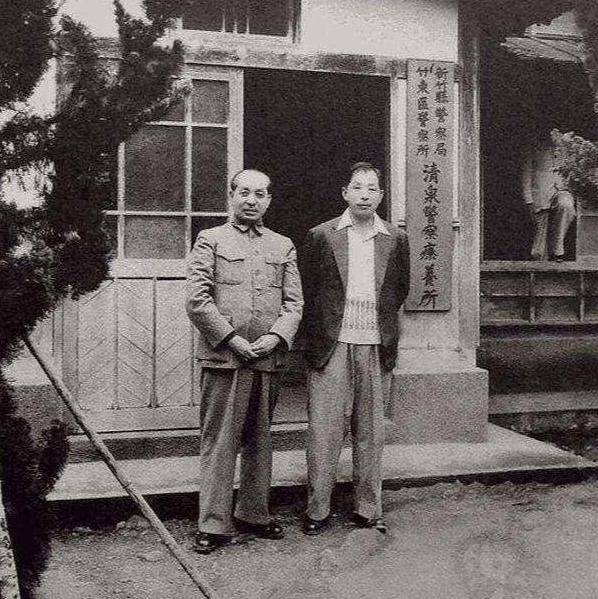 1975年蒋介石去世,临终前说出不放张学良的原因,张听后泪如雨下