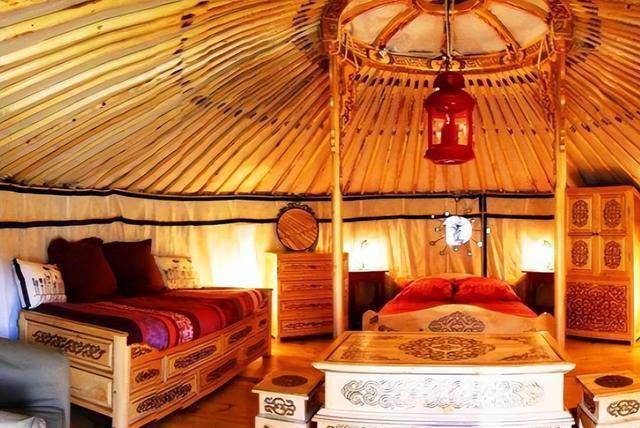 回顾蒙古人全家睡在蒙古包,他们怎么洗澡上厕所?当地人说出了真相