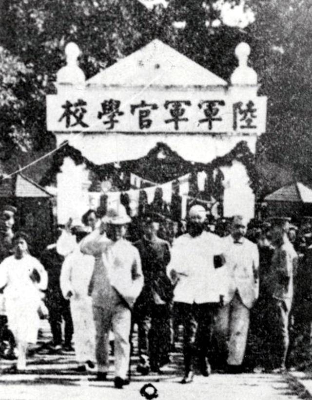 蒋介石毕业于哪所军校