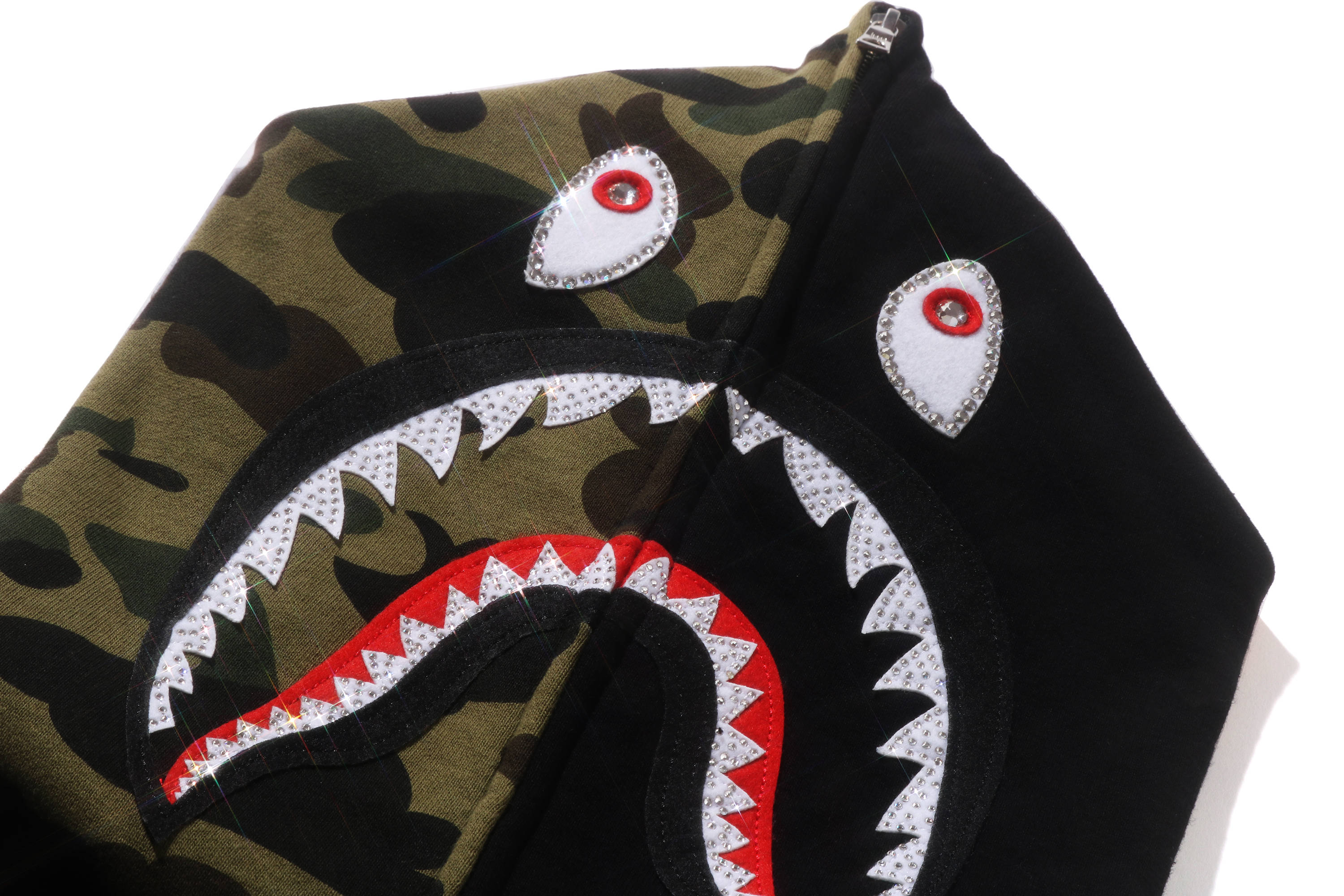 施华洛世奇BAPE SHARK HOODIE系列新品发布