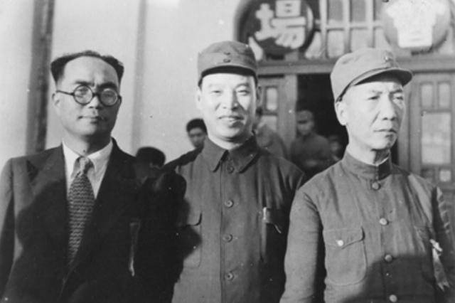 1949年他参加政协会议,毛主席看到他很高兴:我们的民族英雄来了_周保中_东北军区_抗日战争
