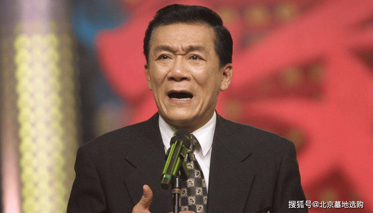 侯耀文与搭档石富宽的合作被誉为相声界的黄金搭档,两人携手共度艺术